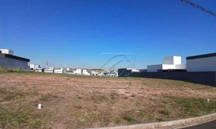 Excelente terreno à venda, plano, com maravilhosa vista, medindo 255 m² no Condomínio Residencial Canadá em Piracicaba/SP.