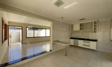 Casa com 3 dormitórios para alugar, 288 m² por R$ 4.795,36 - Pompéia - Piracicaba/SP