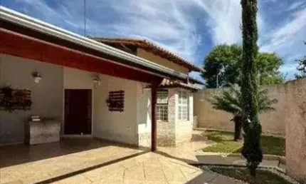 Casa à Venda com 03 dormitórios (quartos) amplos sendo 02 deles suítes, no bairro Jardim América, em Paulínia, SP