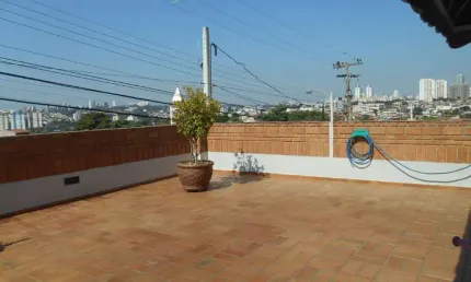 Casa à venda na Vila Nogueira em Campinas, SP. Com 3 dorms, 2 banheiros, 3 vagas de garagem.