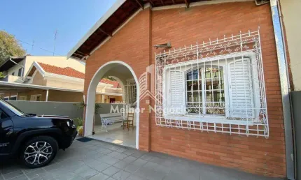 Casa a venda no Botafogo em Campinas, Sp. Casa com 3 dorms sendo 1 suite, 3 banheiros, 2 vagas de garagem.