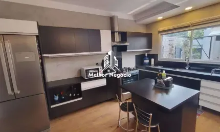 Casa em Condomínio com 3 Suítes à venda em Campinas.
