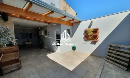 Casa assobradada à venda no Jardim Dulce, Sumaré, SP. Casa com 2 dorms sendo 1 suite, 2 banheiros e 2 vagas de garagem.