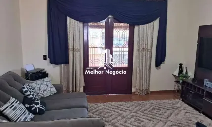 Sobrado com 3 casas independentes à venda em Hortolândia - SP.