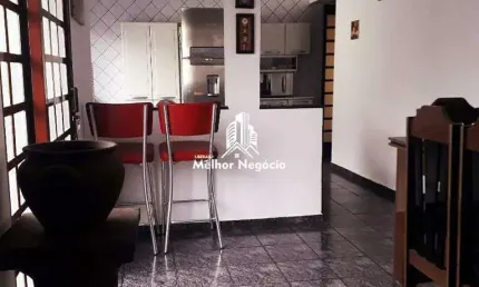 Casa com 3 dormitórios, sendo 2 suítes com piscina em americana