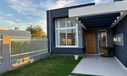 Casa com 2 quartos à venda na Adalberto Tartle, 12, Guarani, Capão da Canoa por R$ 590.000