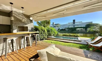 Casa em condomínio fechado com 2 quartos à venda na Avenida Central, Atlântida, Xangri-Lá por R$ 1.290.000