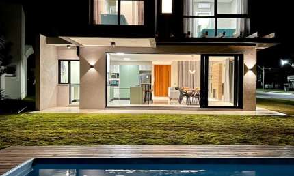 Casa em condomínio fechado com 5 quartos à venda no Condomínio Riviera Xangri-Lá, Xangri-Lá  por R$ 2.280.000