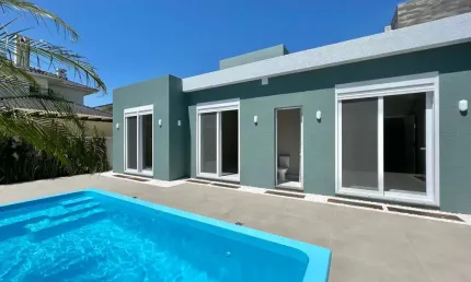 Casa em condomínio fechado com 3 quartos à venda na Rua Andira, Zona Nova, Capão da Canoa por R$ 1.850.000