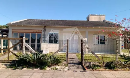 Casa com 2 quartos à venda na Avenida Beira Mar, 440, Guarani, Capão da Canoa por R$ 380.000