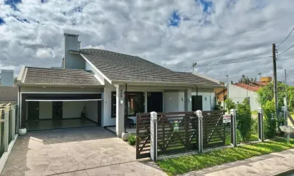 Casa com 4 quartos à venda na Rua Miraguaia, 505, Atlântida, Xangri-Lá por R$ 1.980.000