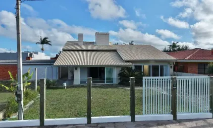 Casa com 3 quartos à venda na Avenida Juriti, 584, Atlântida, Xangri-Lá por R$ 1.790.000