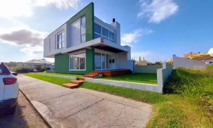 Casa com 3 quartos à venda na RS 389, ss, Centro, Capão da Canoa por R$ 750.000