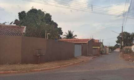 Casa com 3 quartos à venda na São Benedito, 29, Centro, Poconé, 412 m2 por R$ 950.000