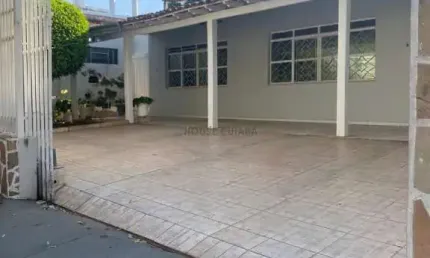 Alugo Casa Comercial com 5 salas - Localização Privilegiada