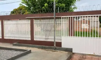 Vendo Linda Casa - 4 Quartos - 2 Suítes/ Banheira - Centro Sul de VG
