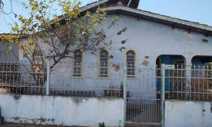 Casa Residencial e Comercial - com 03 quartos sendo 01 suíte