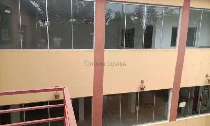 sobrado de esquina com terreno medindo 870 M², com 737 M² de área construída