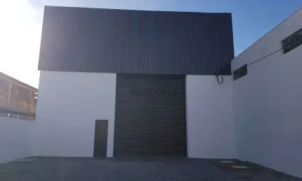 Galpão com 360 m2 de área construída - na região central de Cuiabá Mt
