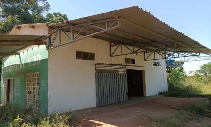 Barracão medindo 300 M², nas margens da rodovia do capão grande