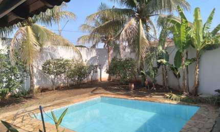 Vendo Casa 4 Quartos de Condomínio - Região Boa Esperança