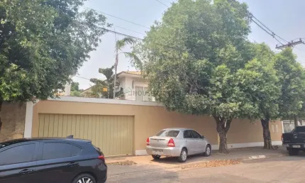 Vendo Grande Casa Mobiliada com Escritórios no Bairro Santa Cruz