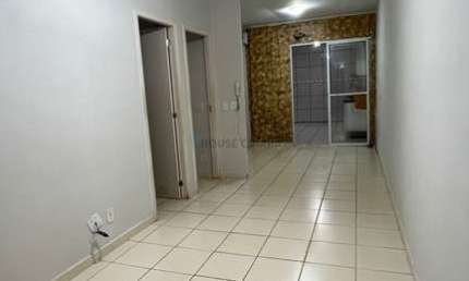 Casa com corredor e quintal grande no condomínio rio jangada