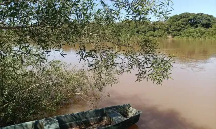 chácara pesqueira medindo 160 x 30 (4.800 M²), nas margens do rio Cuiabá–MT