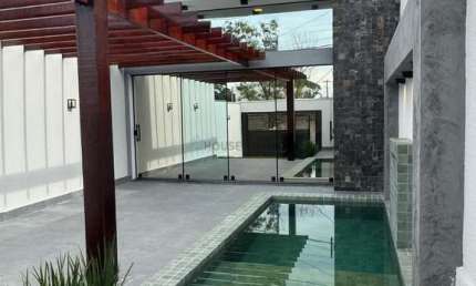 Vende - se Lindíssima Casa De Luxo No Jardim Universitário