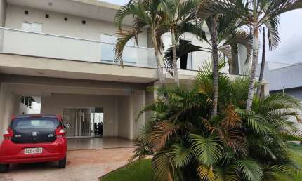 sobrado de 305 M² de área construída na cidade de Lucas do rio verde