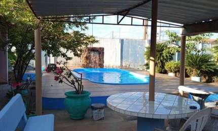 CASA Á VENDA COM ÁREA GOURMET E PISCINA NO PETRÓPOLIS, VÁRZEA GRANDE