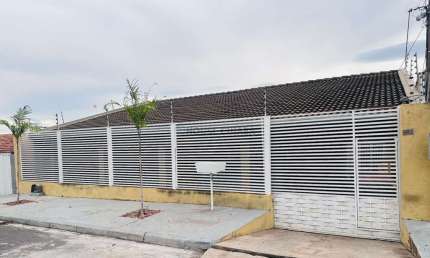 Casa à Venda no CPA 2 - Conforto e Espaço para Sua Família