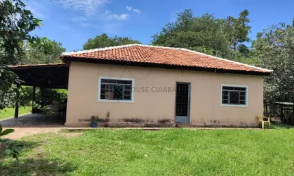 Chácara na via principal com 6.000 metros quadrado (30x200) na região do Pequize