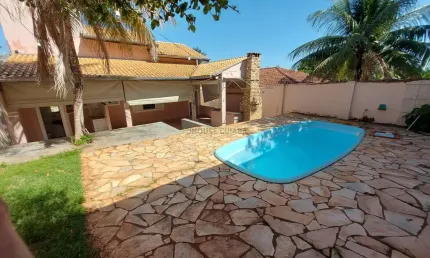 Casa para Locação 3Q/1suite com piscina e Churrasqueira – Bairro Santa Cruz 1 |