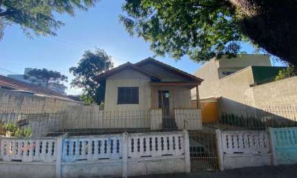 Casa com 3 quartos para alugar na Rua Nicarágua, 477 - (Frente), Bacacheri, Curitiba
