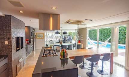 Casa de Alto Padrão em Condominio com Piscina e 5 dormitórios à venda, 556 m² - Campo Comprido - Curitiba/PR
