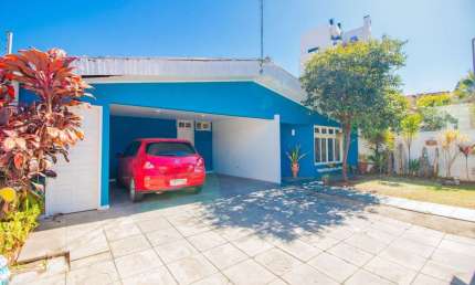 Casa Térrea com Piscina e 3 dormitórios à venda, 273 m² - Vila Izabel - Curitiba/PR