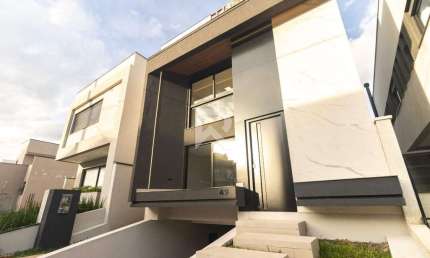 Sobrado Triplex 231,87m², 3 Suítes, Terraço, 3 Vagas - Santa Cândida, Curitiba/PR - R$ 1.697.990,00