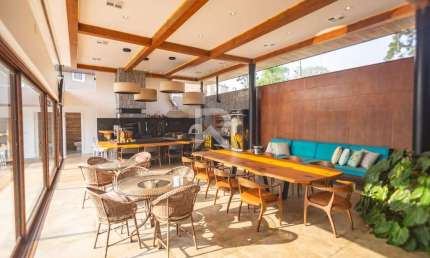 Casa Luxuosa com Vista para o Jardim, 4 Suítes, Venda, 778 m² - Santa Felicidade - Curitiba/PR