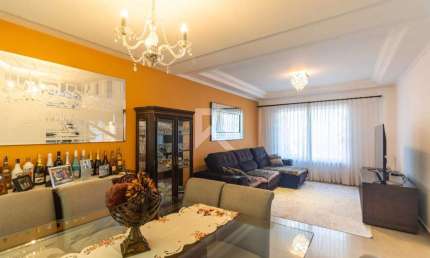 Triplex Semi-Mobiliado com Churrasqueira, 4 Quartos, Venda, 182m² - Próximo ao Parque Barigui - Curitiba/PR