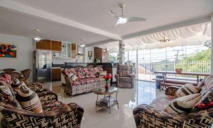 Casa com 3 dormitórios à venda, 500 m² por R$ 1.400.000,00 - Santo Inácio - Curitiba/PR