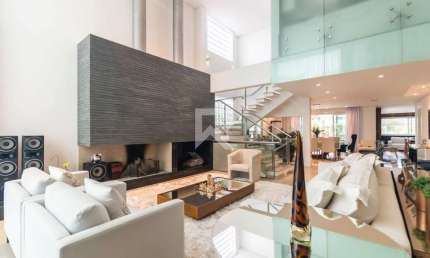 Casa Alto Padrão em Condomínio Fechado, 4 Suítes, 476 m² – Campo Comprido – Curitiba/PR