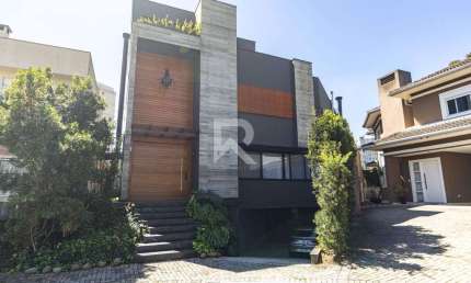 Casa de Alto padrão | 4 Suítes | Porteira Fechada | 510m² | Campo Comprido - Curitiba/PR