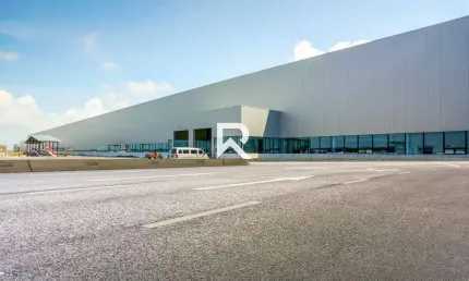 Galpão logístico c/ 54.223m² e 182 docas p/ locação em são josé dos pinhais/pr
