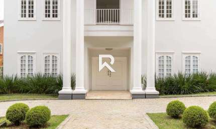 Casa de Luxo c/ jardim e 5 suítes em Condomínio no Bom Retiro p/ Locação - 689m²