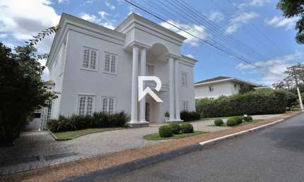 Casa de Luxo c/ jardim e 5 suítes em Condomínio no Bom Retiro p/ Locação - 689m²