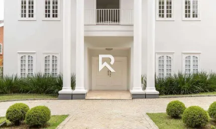 Casa de Luxo c/ jardim e 5 suítes em Condomínio no Bom Retiro p/ Venda - 689m²