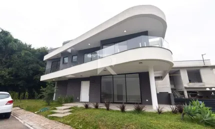 Casa com 3 Suítes e 4 Vagas, 396 m² – Condomínio Fechado – Curitiba/PR