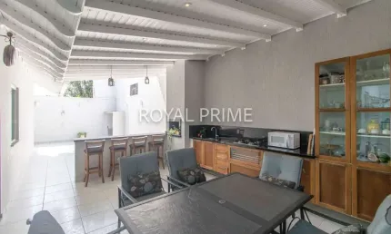 Sobrado Tríplex, frente rua com Quintal, Ático e 3 dormitórios para locação 250 m² - Centro - Quatro Barras/PR
