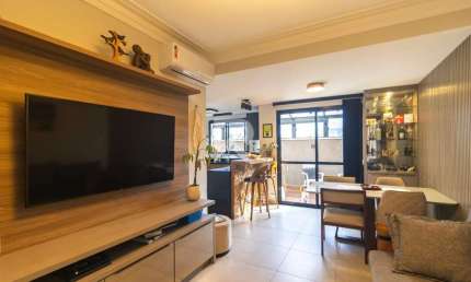 Casa de condomínio com Pé-direito alto, 3 suítes e 2 vagas à venda – Santo Inácio, Curitiba/PR